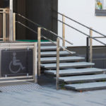 Piattaforme elevatrici per disabili all'interno o all'esterno di edifici